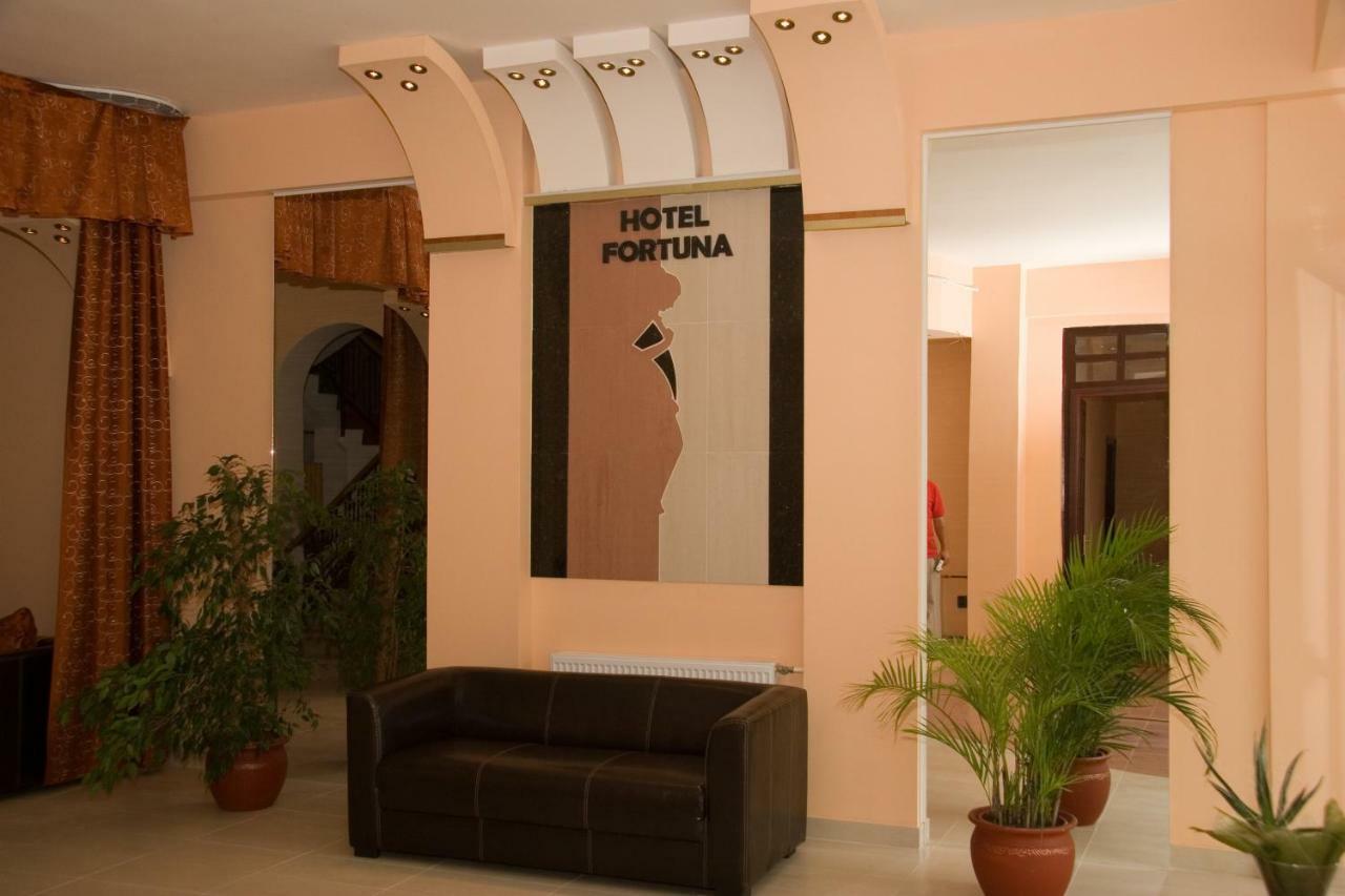 Hotel Fortuna Dávod Екстериор снимка