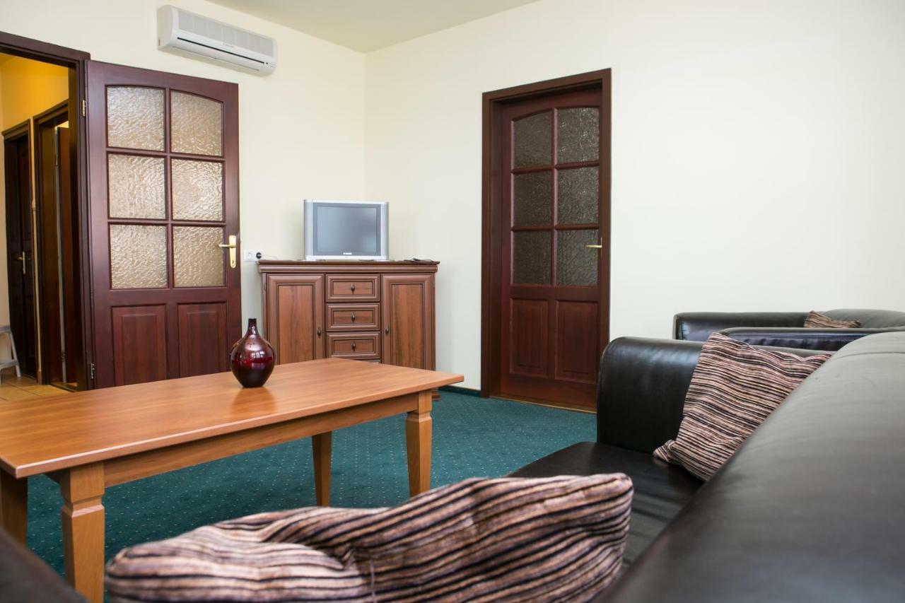Hotel Fortuna Dávod Екстериор снимка