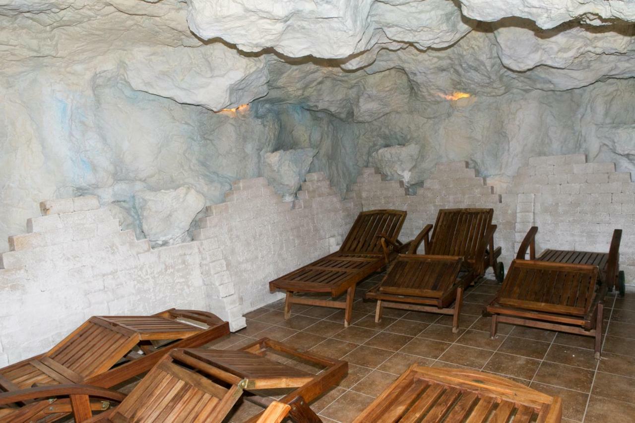 Hotel Fortuna Dávod Екстериор снимка