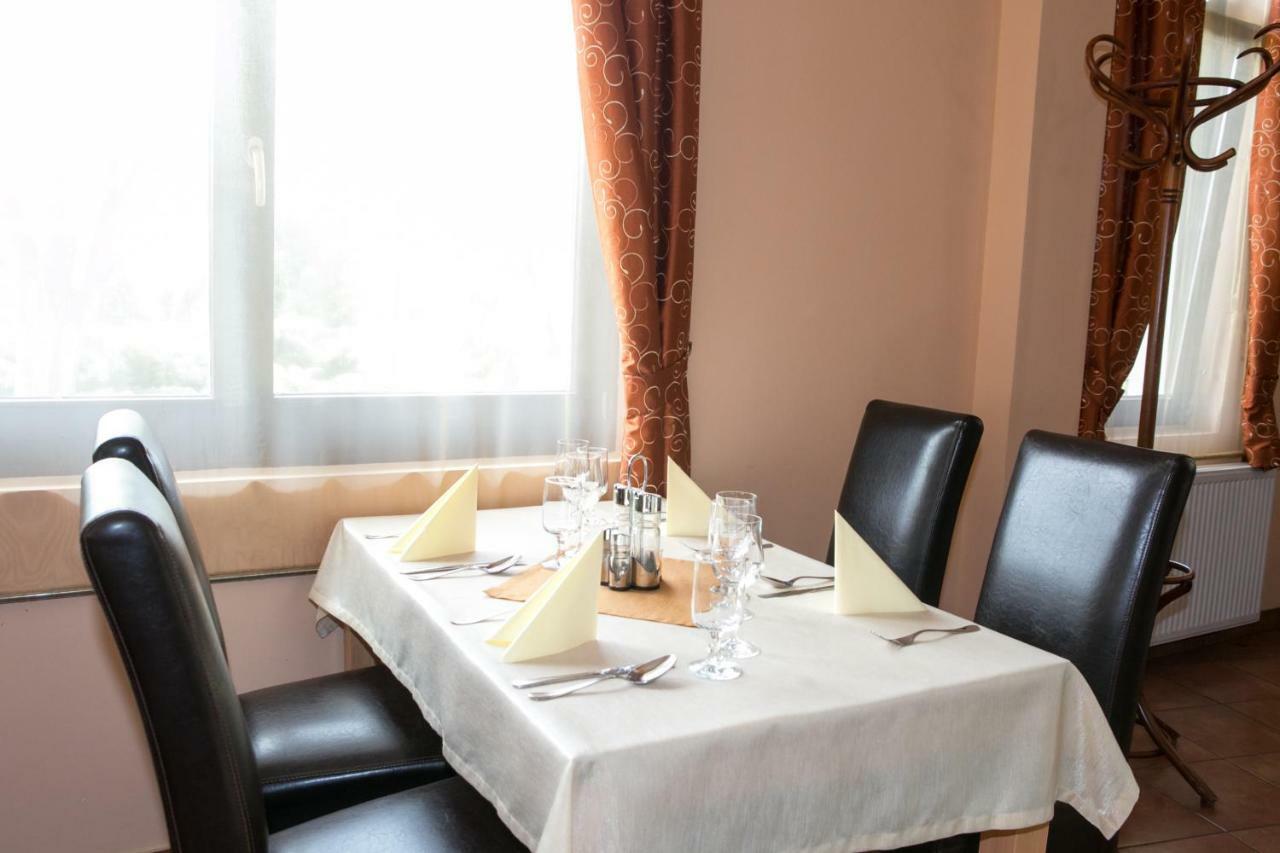 Hotel Fortuna Dávod Екстериор снимка
