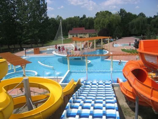 Hotel Fortuna Dávod Екстериор снимка